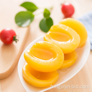 Fruit de litchi naturel dans des fruits en conserve de sirop léger